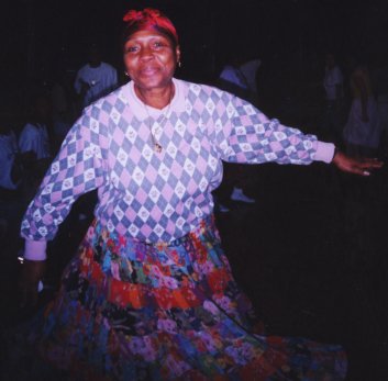 DolDancx.jpg (21134 bytes)